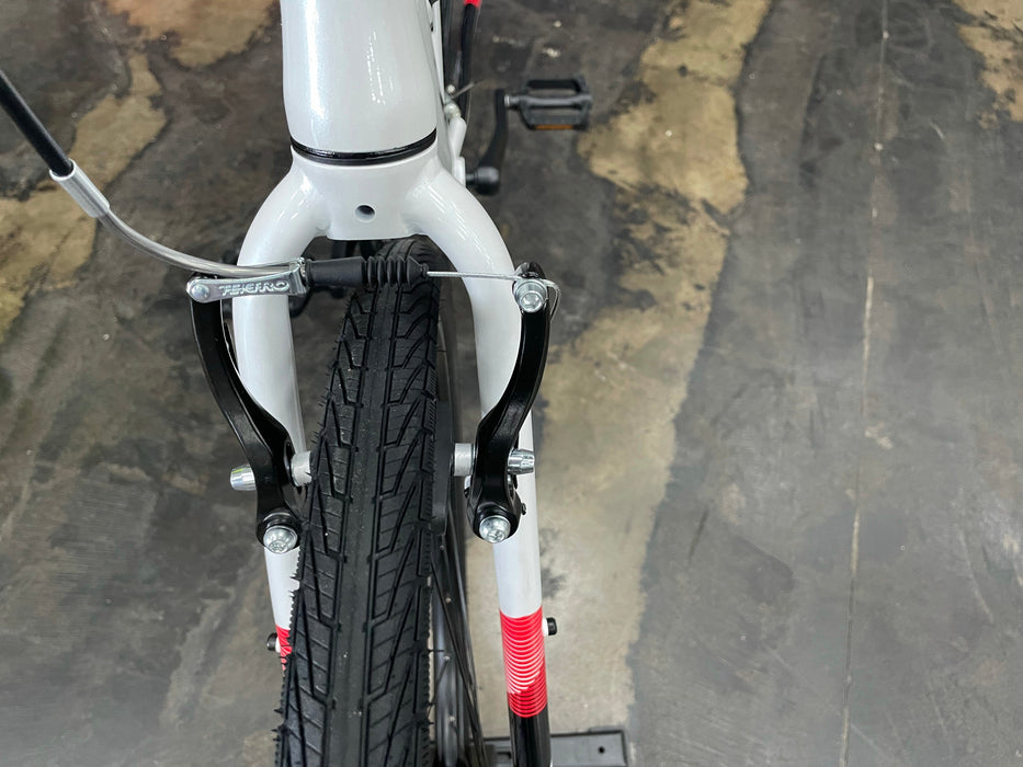 Fuji Absolute 2.1 ST Shimano Tourney - Pearl White