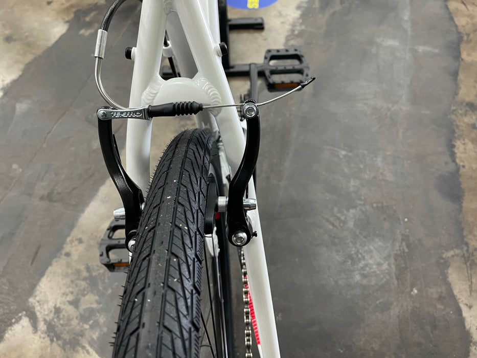 Fuji Absolute 2.1 ST Shimano Tourney - Pearl White